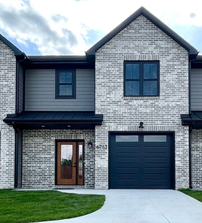 Foto del edificio - 6711-6715 New Town Ave.