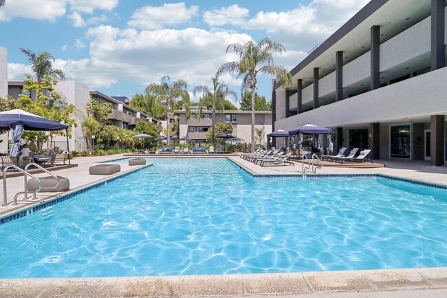 Building Photo - San Regis Apartments