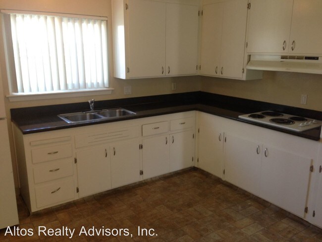 Building Photo - 2275 Royal Dr