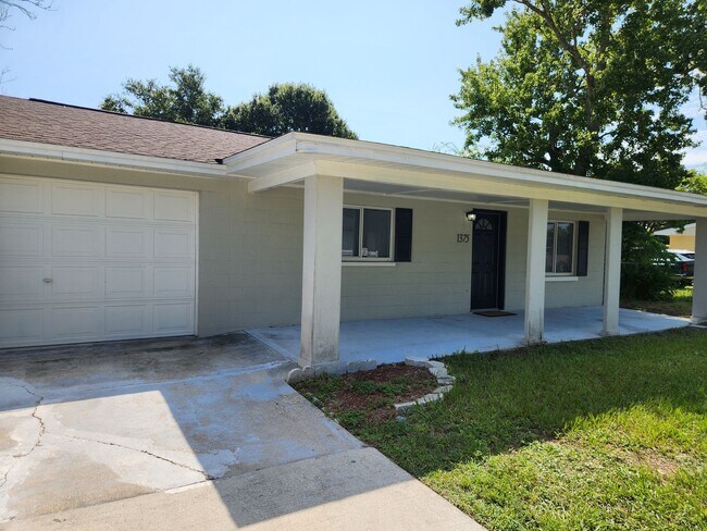 Foto del edificio - Fully updated 3-bedroom, 2-bath home