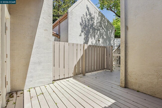 Foto del edificio - 1541 Moraga Way