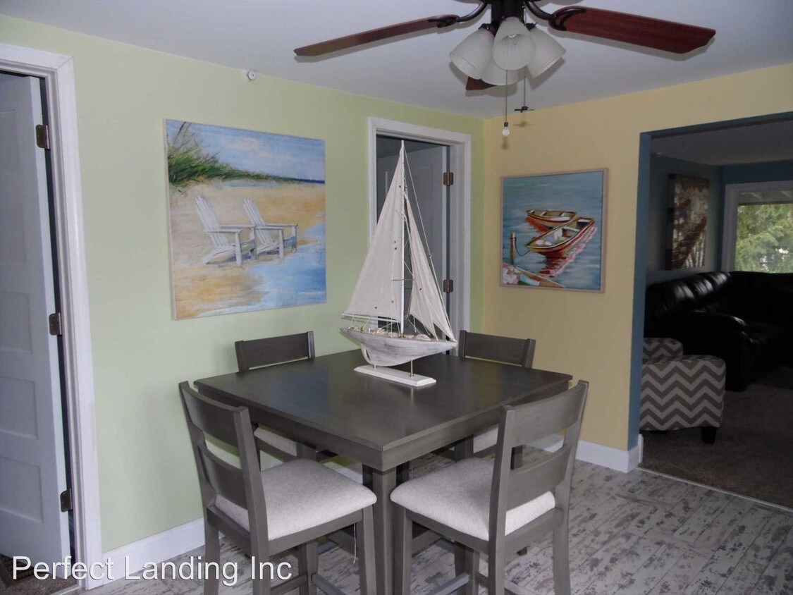 Foto principal - 3 br, 1 bath House - 1493 N. US 23