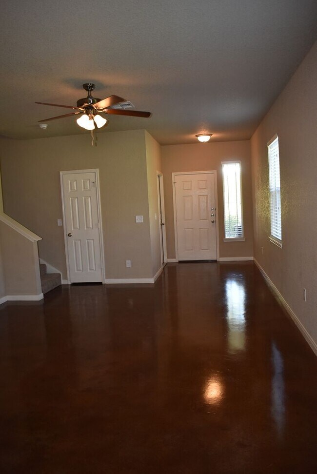 Foto del edificio - 105 Stone Canyon Ct