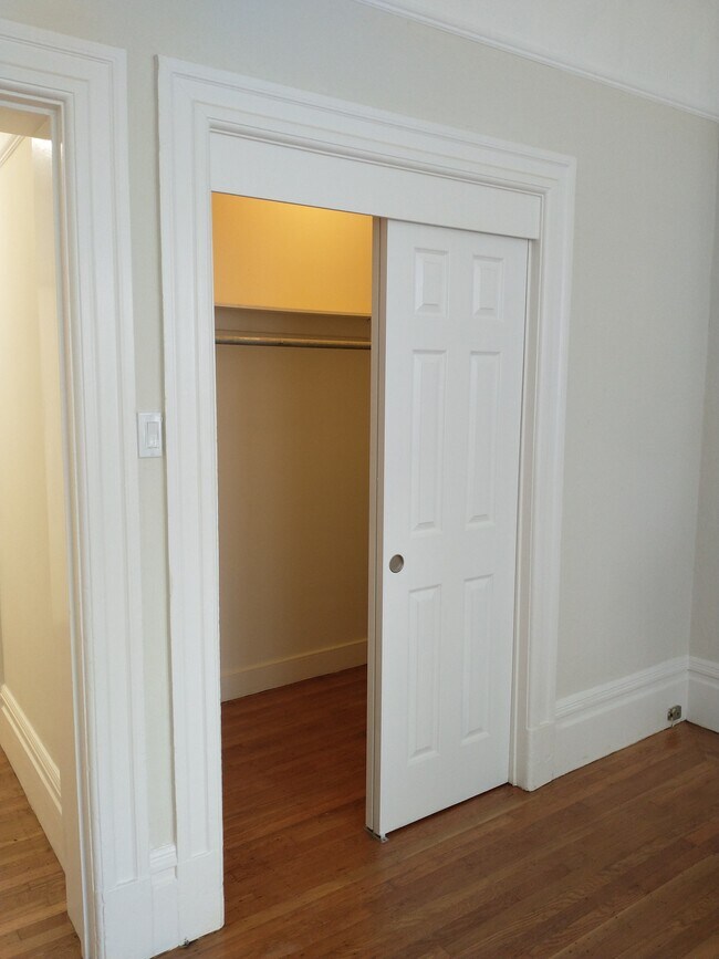 Building Photo - 1844 Fell St