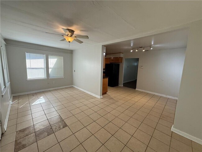 Building Photo - 1308 Charmaine Cir