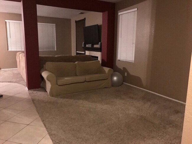 Foto del edificio - 14525 Saddlepeak Ct