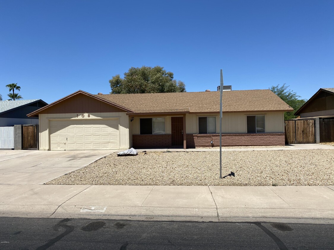 Primary Photo - 108 E Juniper Ave