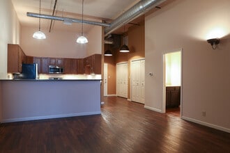 Building Photo - 102 N 3rd St
