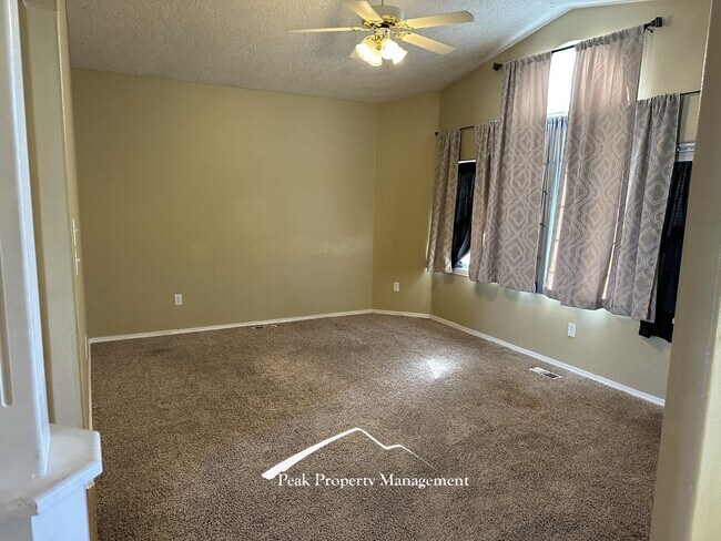 Foto del edificio - 3002 Kingsgate Dr