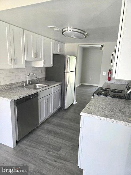 Building Photo - 810 Cashew Ct