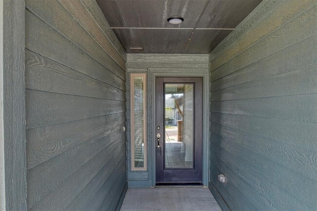 Building Photo - 2804 S Bowling Dr