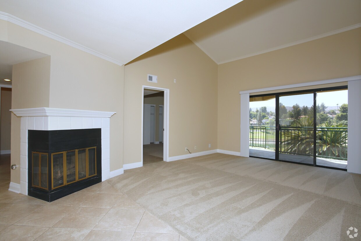Crown Point 920 Via Cartago Riverside, CA Apartments for Rent in