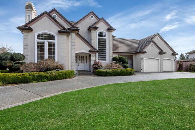 Foto del edificio - Extravagant Custom Home in Olympia