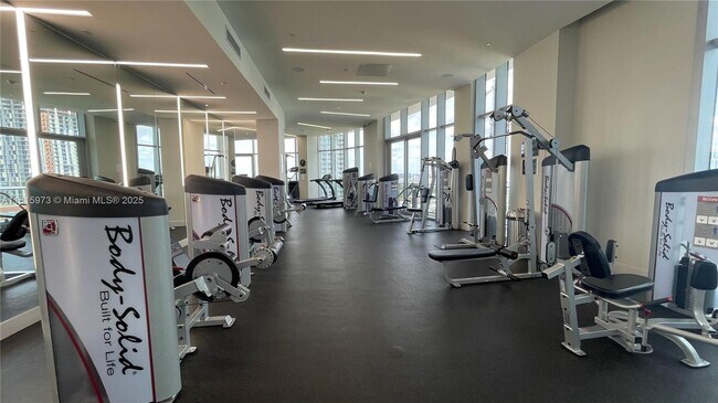 Foto del edificio - 488 NE 18th St