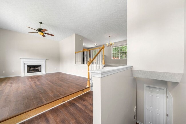 Foto del edificio - SPACIOUS 3 BED /2 BATH HOME