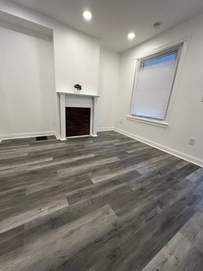Building Photo - Luxurious 2-Bedroom Townhome in Carroll Pa...