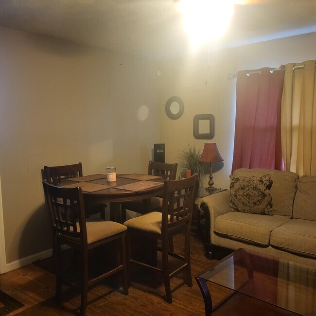 Foto del edificio - 2902B Kimberly Ave