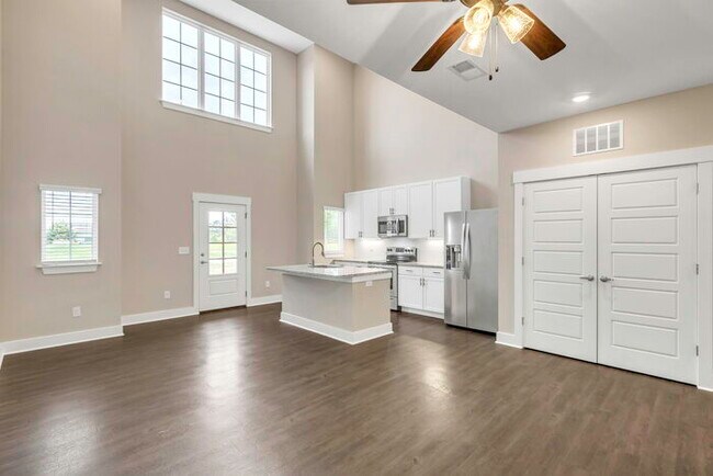 Foto del edificio - Modern 2BD Townhome on the Swamp Rabbit Trail