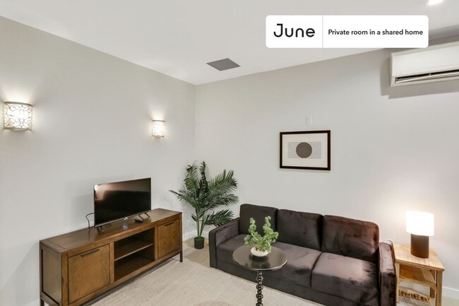 Building Photo - Room in Shared 5 bed/2.5 bath home in Bedford-Stuyvesant