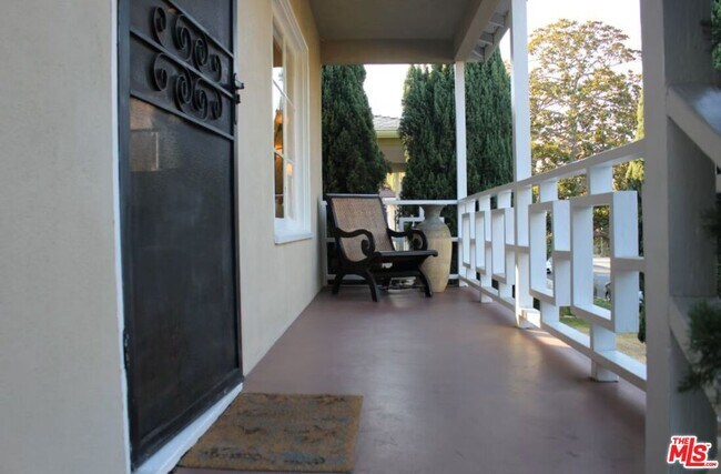 Foto del edificio - 3283 Kelton Ave