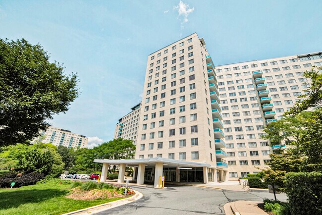 Foto del edificio - 10401 Grosvenor Pl