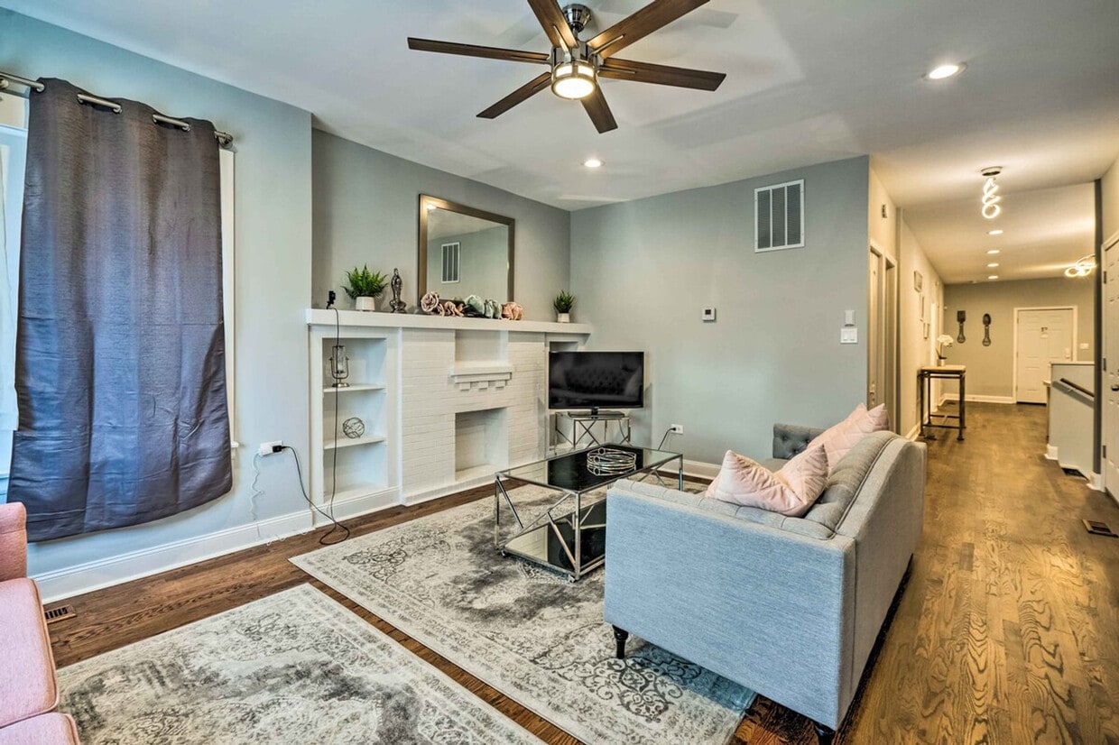 Foto principal - 7931 S Eberhart Ave