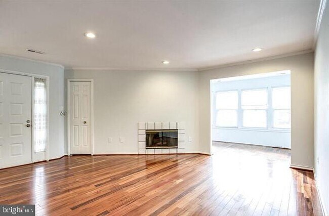 Foto del edificio - 7942 Mayfair Cir