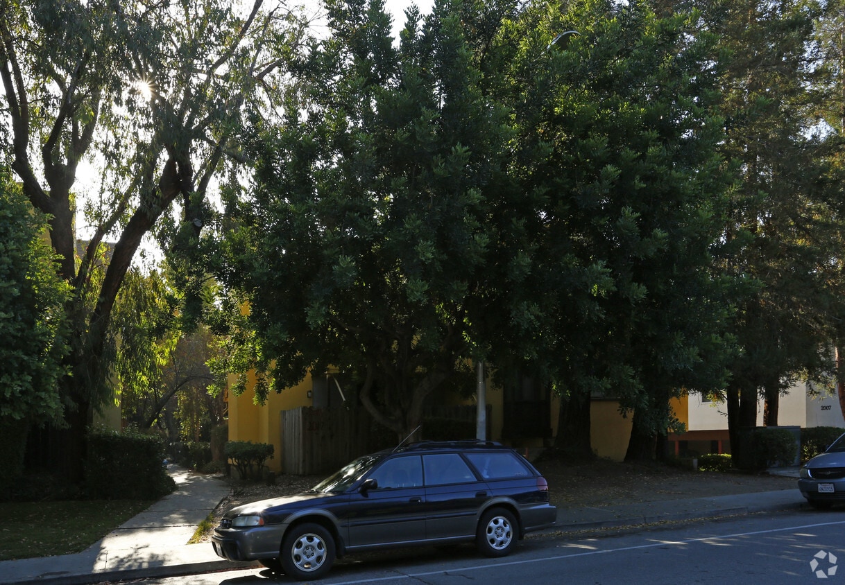 Building Photo - 2017 Halford Ave