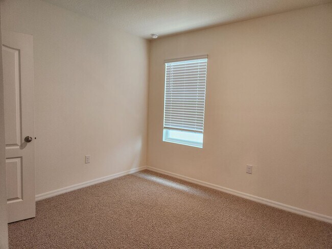 Foto del edificio - BEAUTIFUL 4Bedroom 2 Bathroom Home in the Ormond Station Community