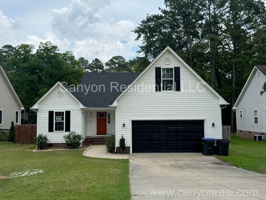 Foto principal - Charming 3-Bedroom Home with Bonus Room an...