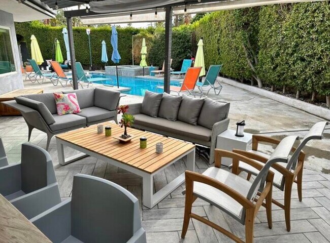 Building Photo - 1375 S Calle Rolph