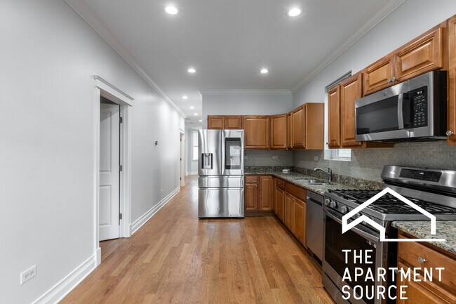 Foto del edificio - 3703 W Belmont Ave