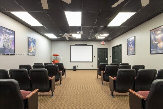 Foto del edificio - 1895 S Semoran Blvd