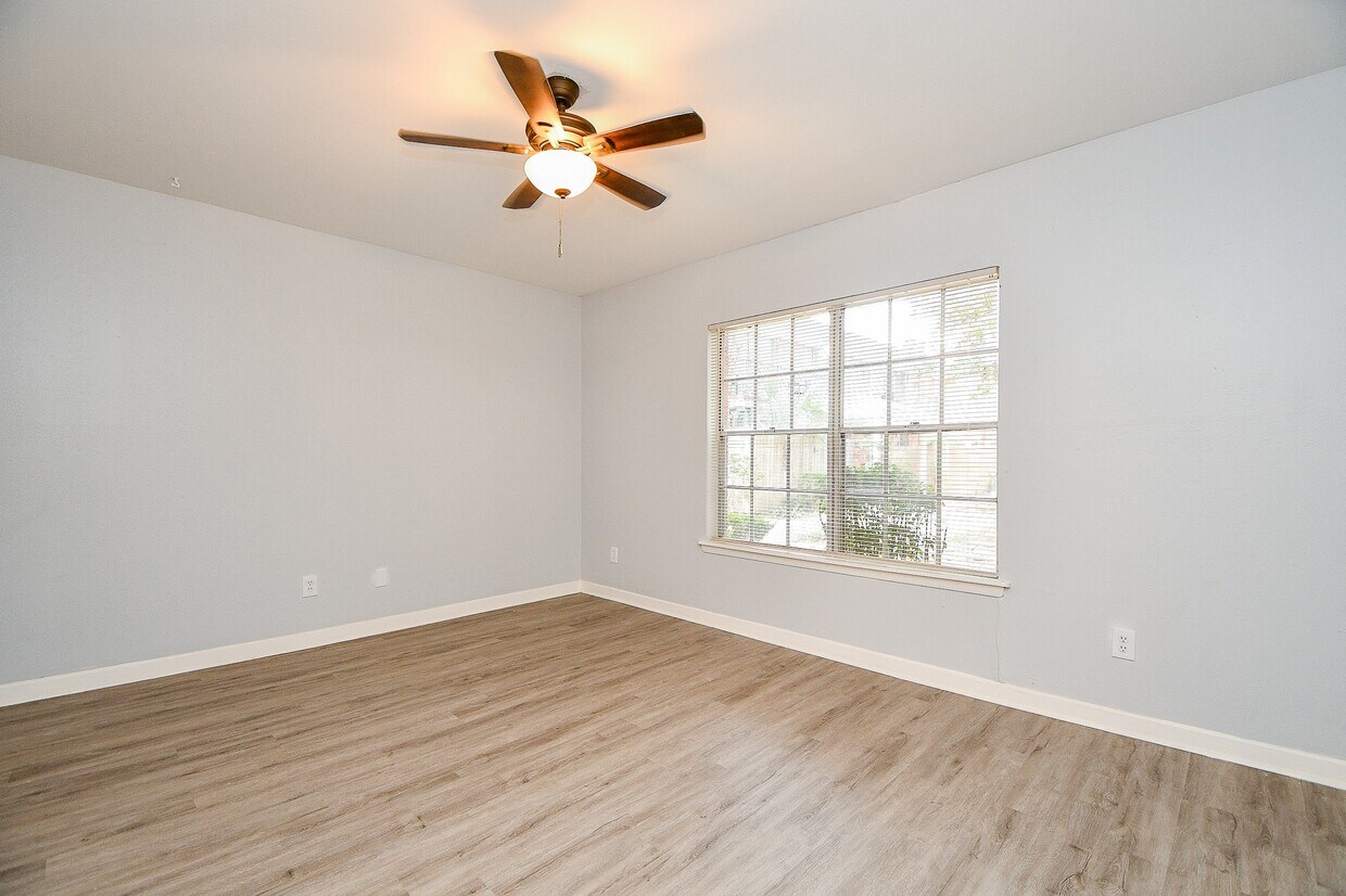 Foto del edificio - 2822 Briarhurst Dr