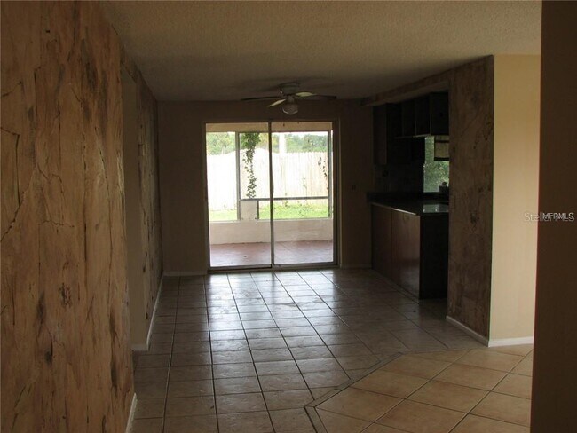 Building Photo - 9831 Lamantin Dr