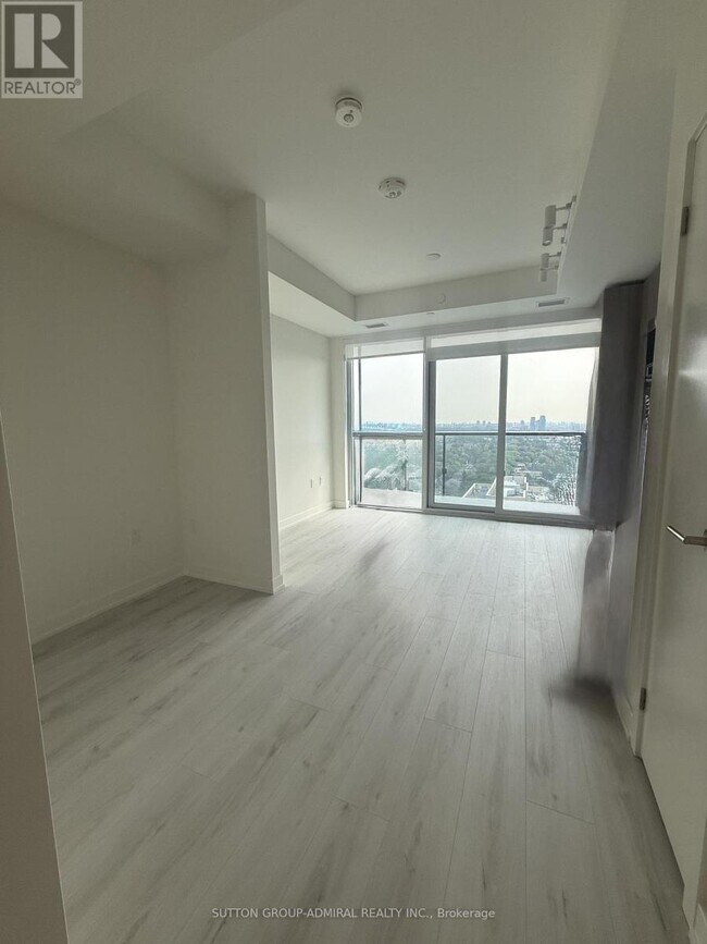 Photo du bâtiment - 120 Broadway Ave