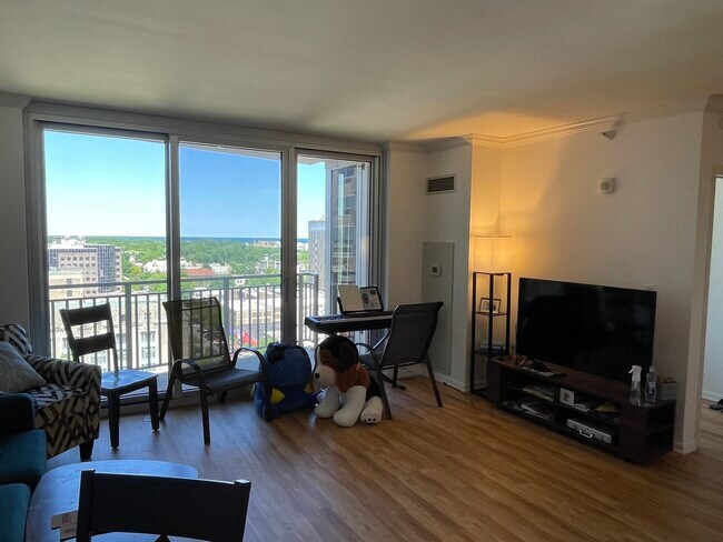 Foto del edificio - 807 Davis St