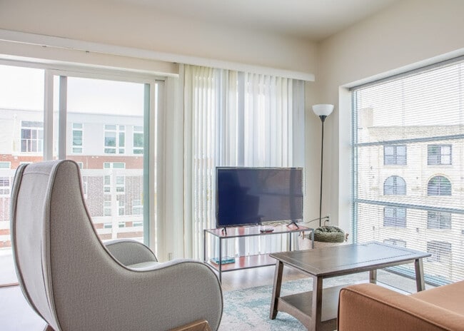 Foto del edificio - 1640 N Water St