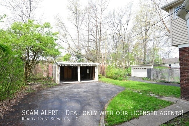 Foto del edificio - 1370 Lynn Park Dr