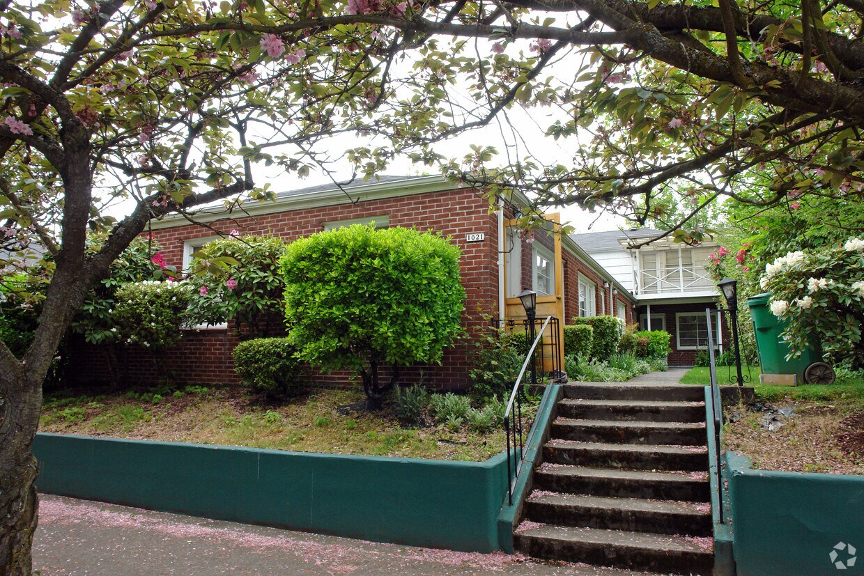 Primary Photo - Irvington Court