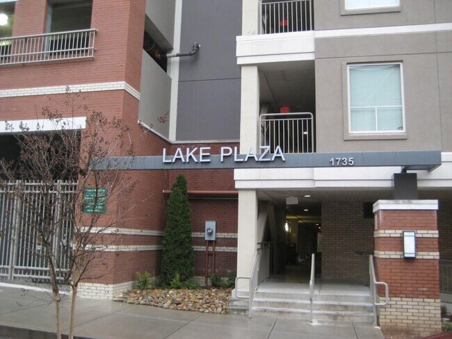 Foto del edificio - 1735 Lake Ave