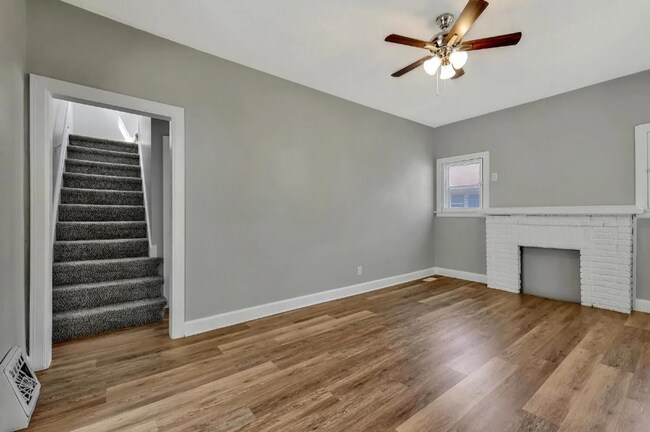 Foto del edificio - Cute 2 bedroom house near in a great neighborhood, close to shopping, restaurants, and easy highw...