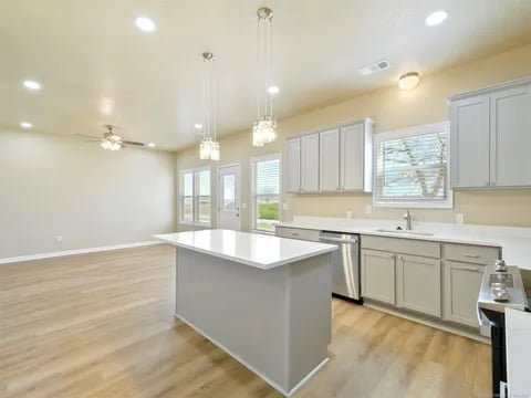 Building Photo - 142 Aspen Cir