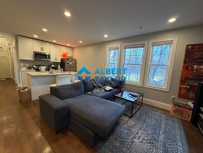 Foto del edificio - 275 Parker Hill Ave