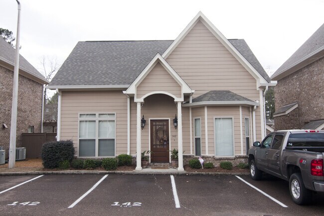 Photo - 142 Fallsgrove Dr House