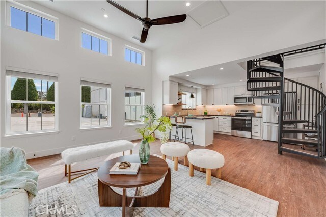 Foto del edificio - 127 E Foothill Blvd