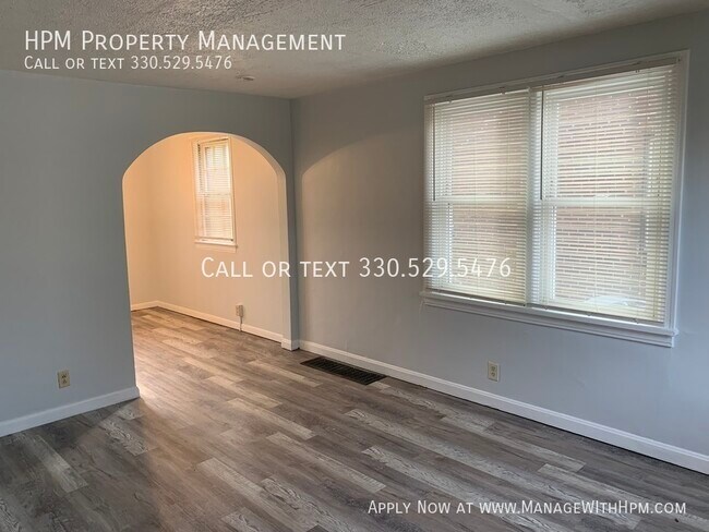Building Photo - Two Bedroom Brick Duplex for Rent