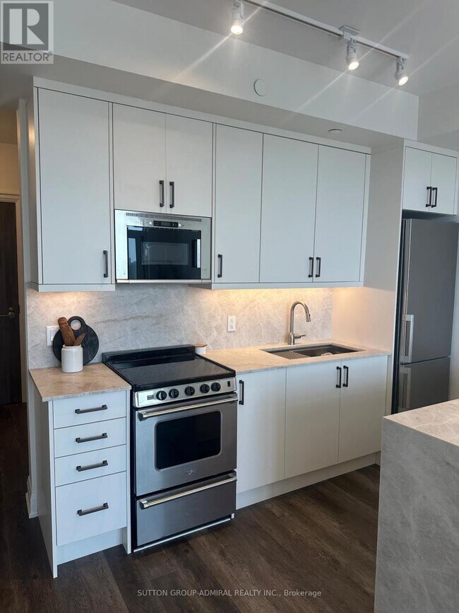 Building Photo - 20 Gatineau Dr