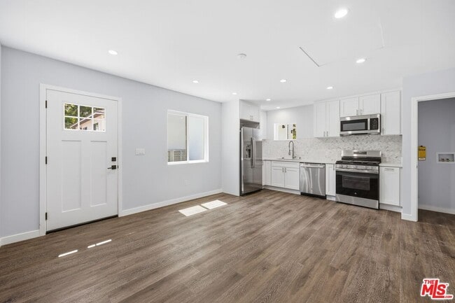 Building Photo - 3121 Oakhurst Ave