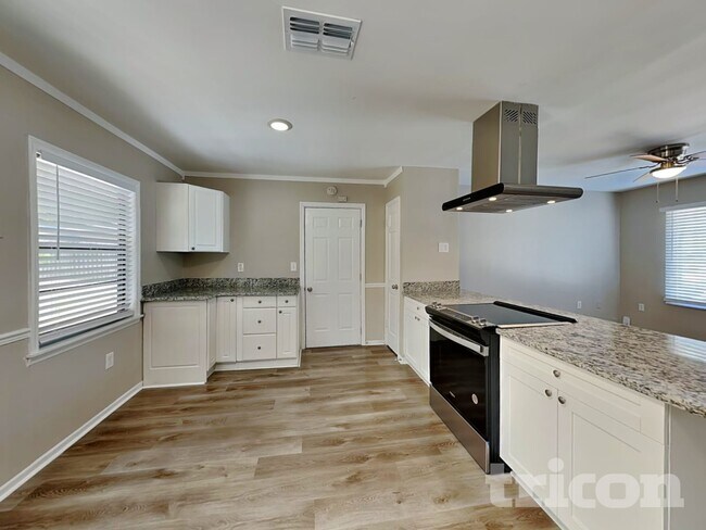 Foto del edificio - 1439 Leafwood Ct